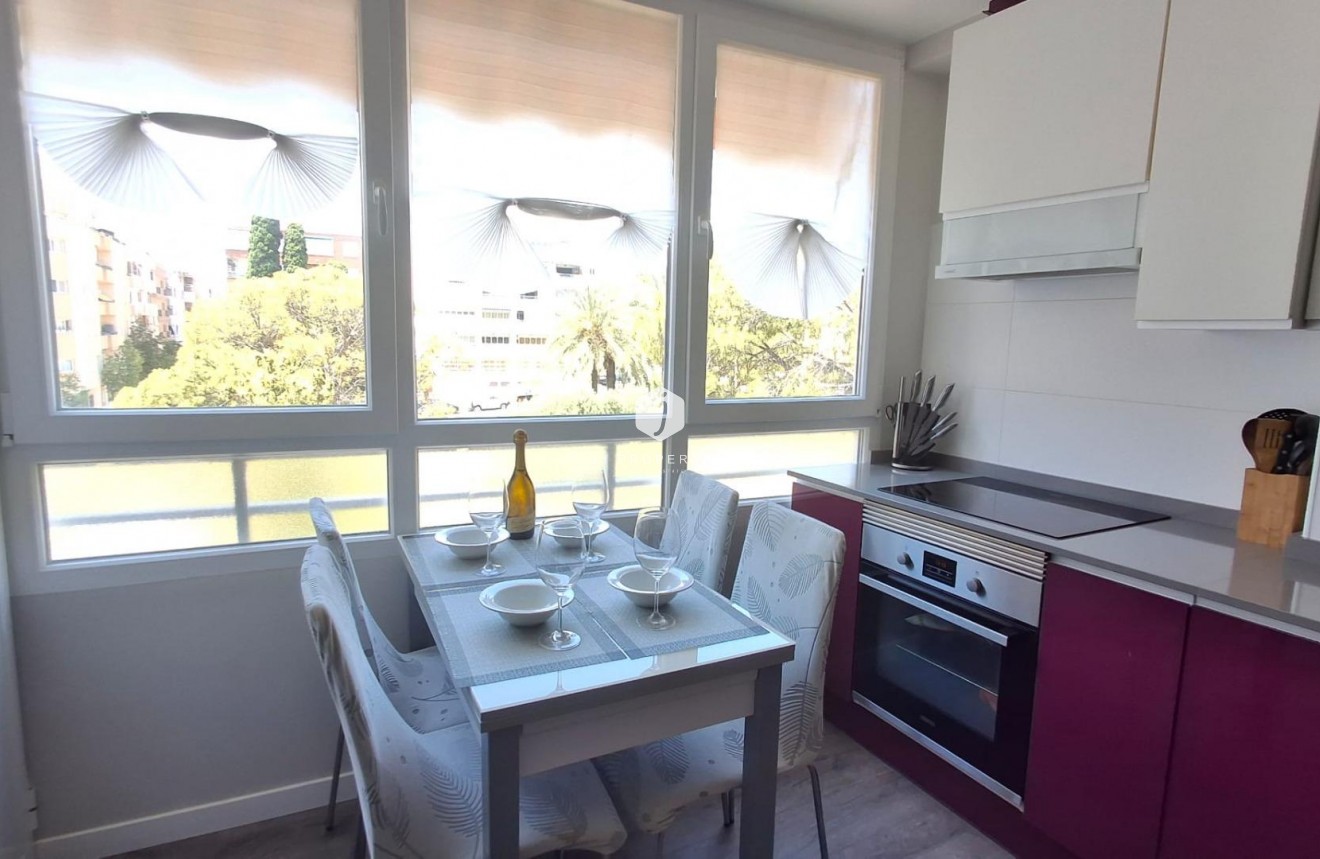 Tweedehands - Appartement / flat -
Torrevieja - Centro