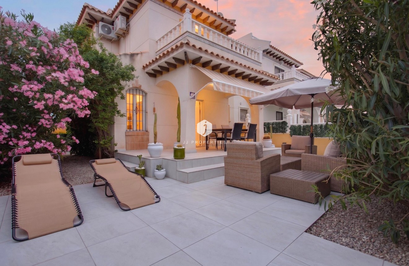 Aus zweiter Hand - Villa -
Orihuela Costa - Costa Blanca