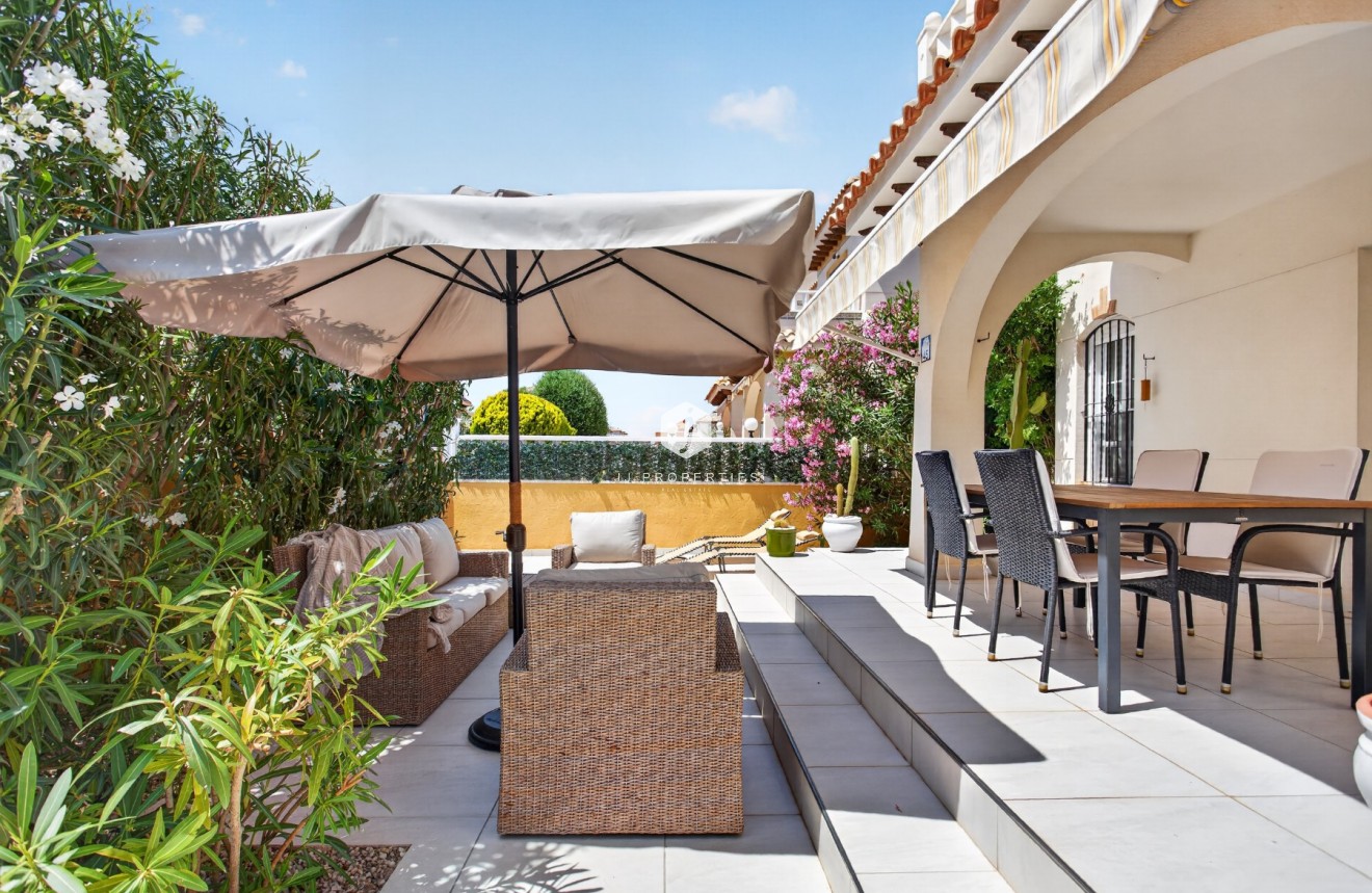 Aus zweiter Hand - Villa -
Orihuela Costa - Costa Blanca