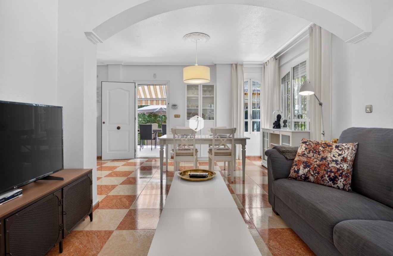 Aus zweiter Hand - Villa -
Orihuela Costa - Costa Blanca