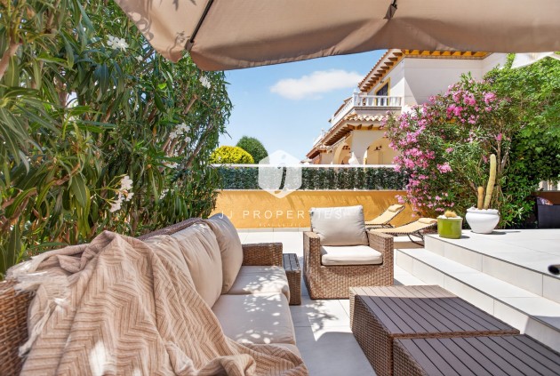 Aus zweiter Hand - Villa -
Orihuela Costa - Costa Blanca