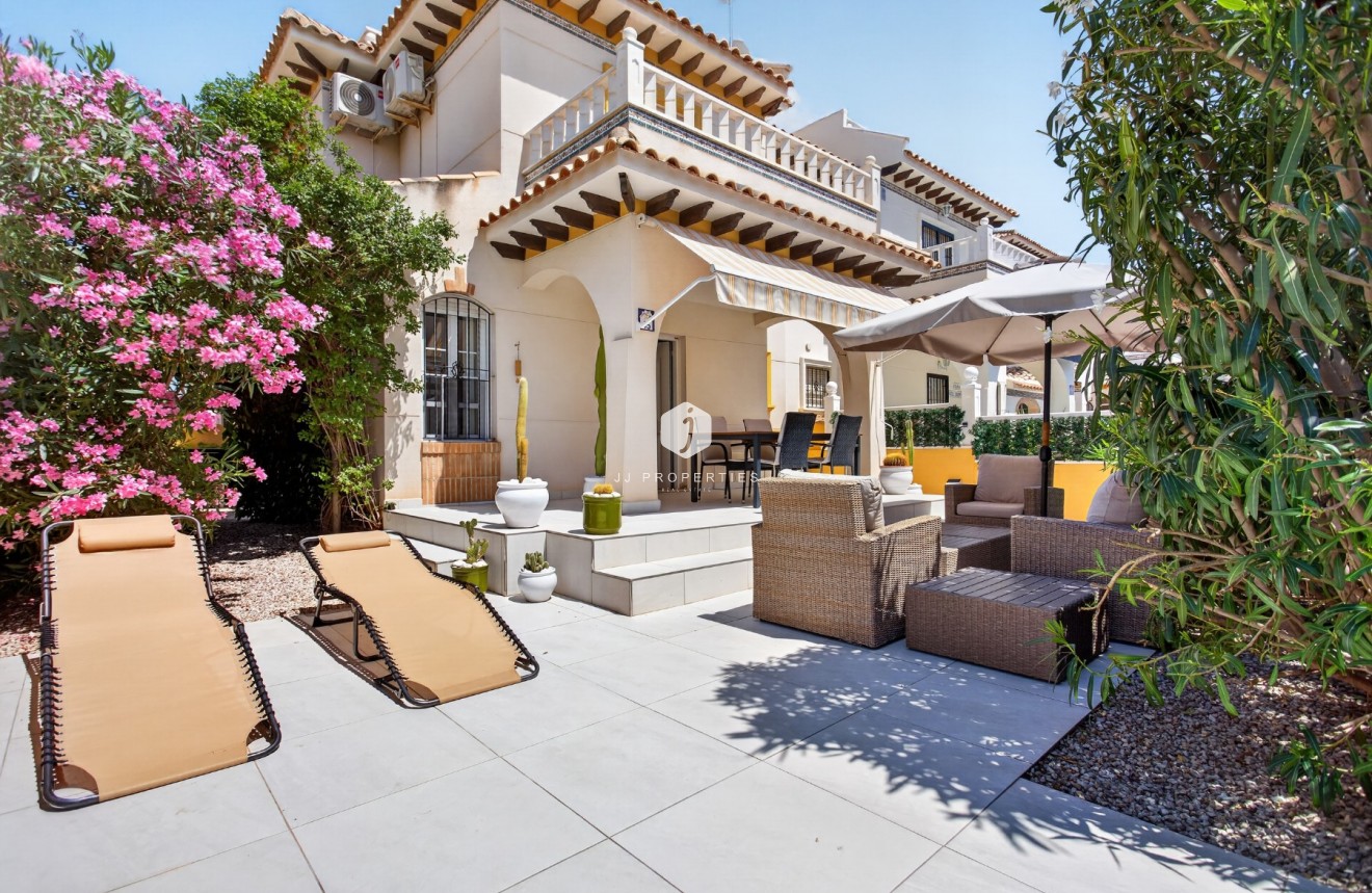 Aus zweiter Hand - Villa -
Orihuela Costa - Costa Blanca