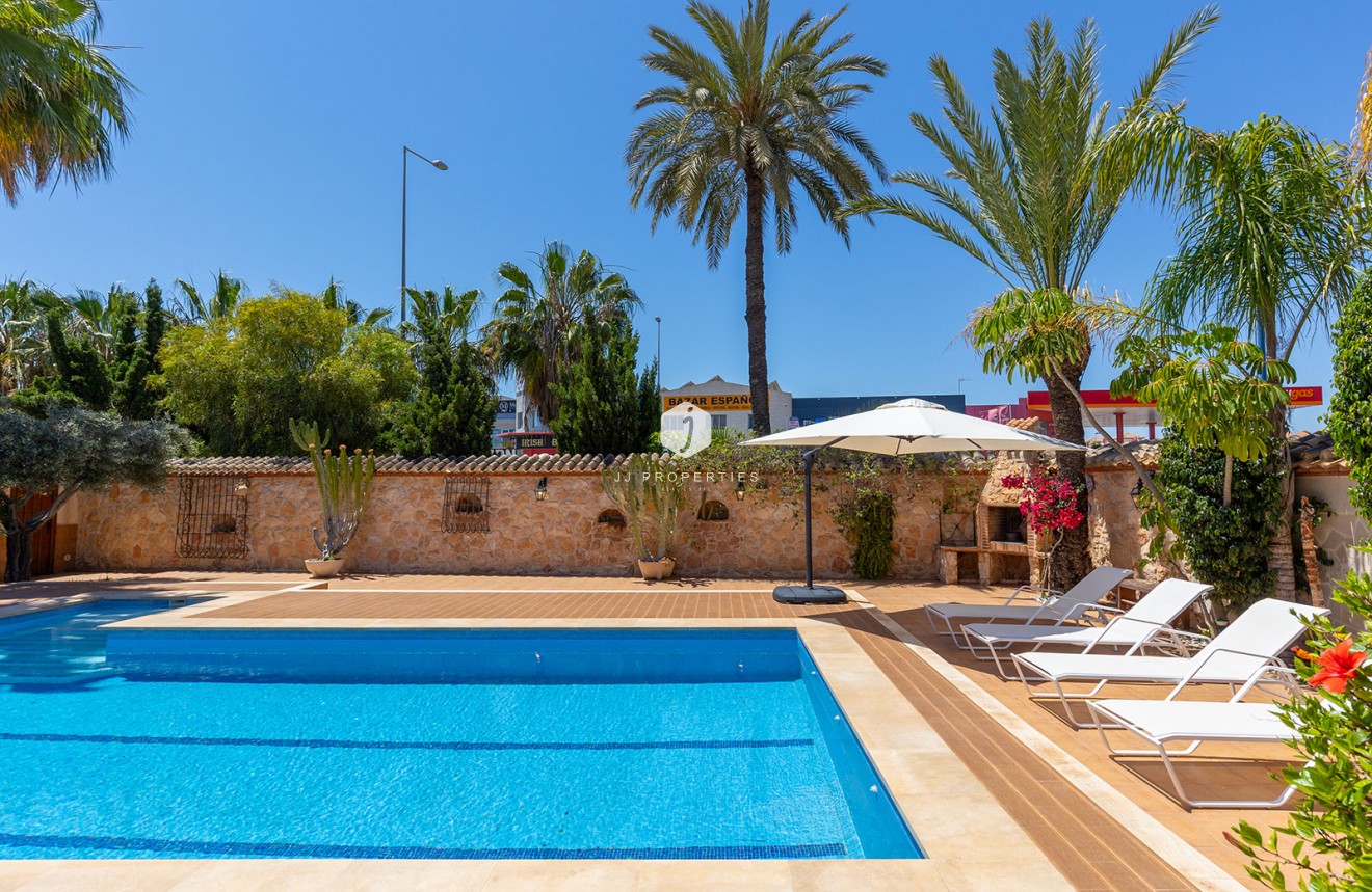 Resale - Villa -
Orihuela Costa - Costa Blanca