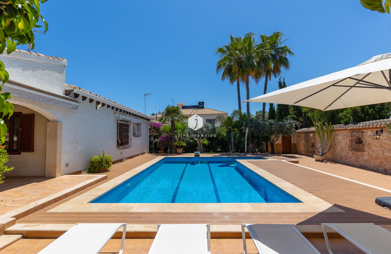 Resale - Villa -
Orihuela Costa - Costa Blanca