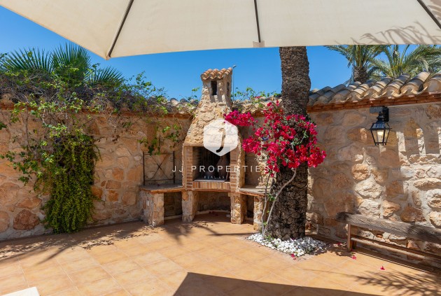 Resale - Villa -
Orihuela Costa - Costa Blanca