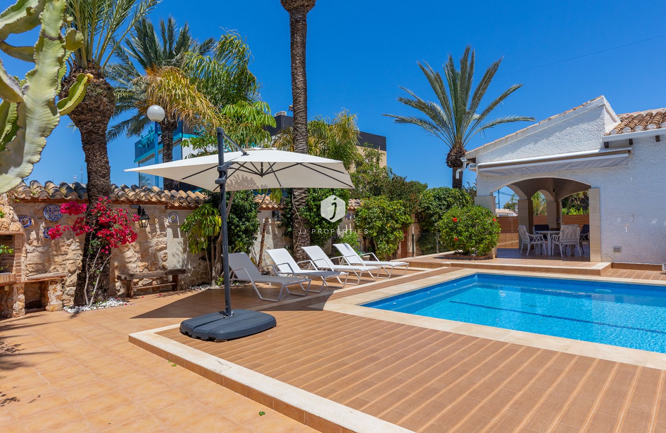 Resale - Villa -
Orihuela Costa - Costa Blanca