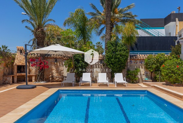 Resale - Villa -
Orihuela Costa - Costa Blanca