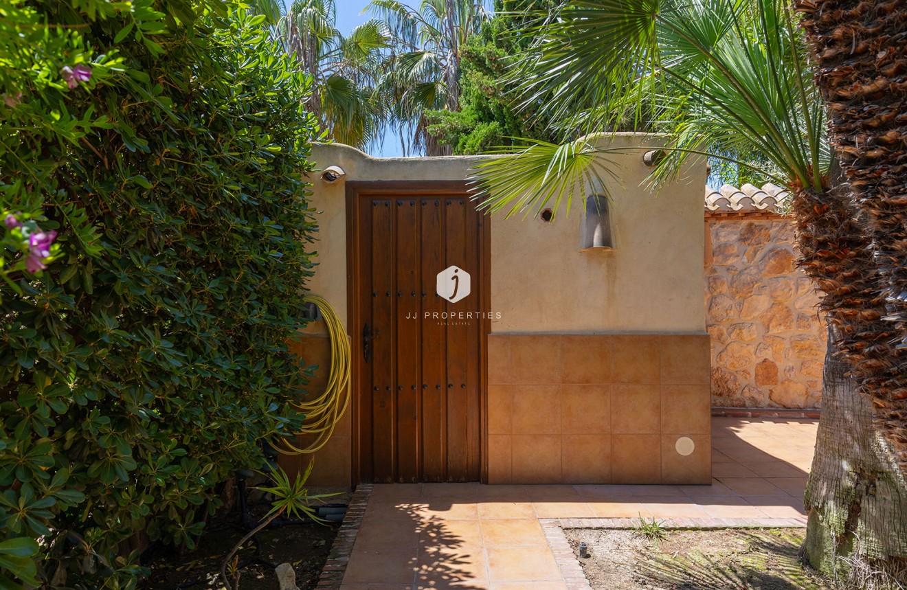 Resale - Villa -
Orihuela Costa - Costa Blanca
