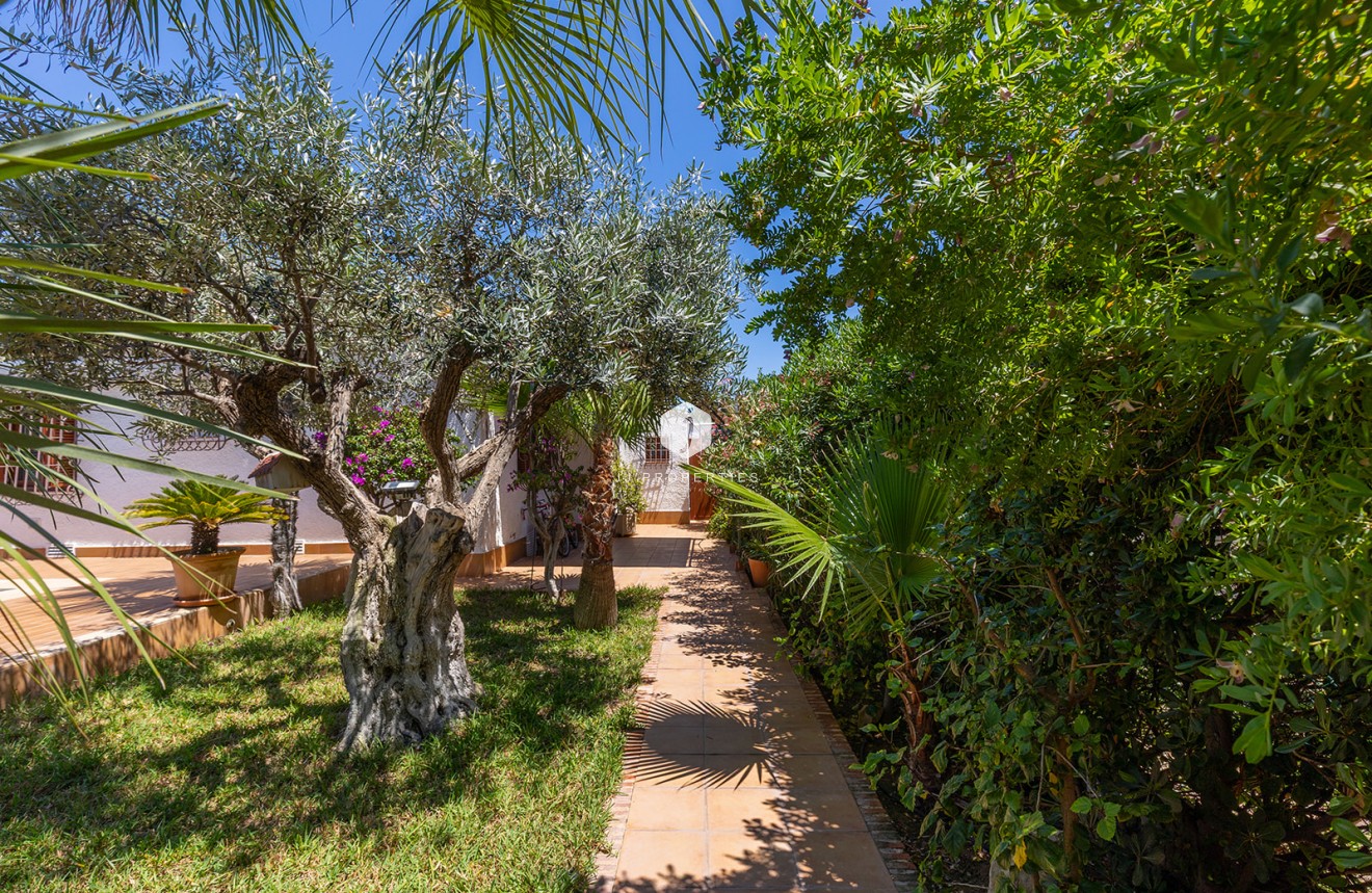 Resale - Villa -
Orihuela Costa - Costa Blanca