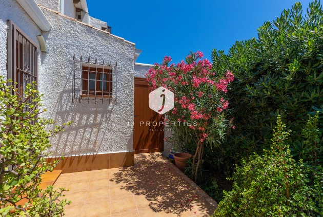 Resale - Villa -
Orihuela Costa - Costa Blanca