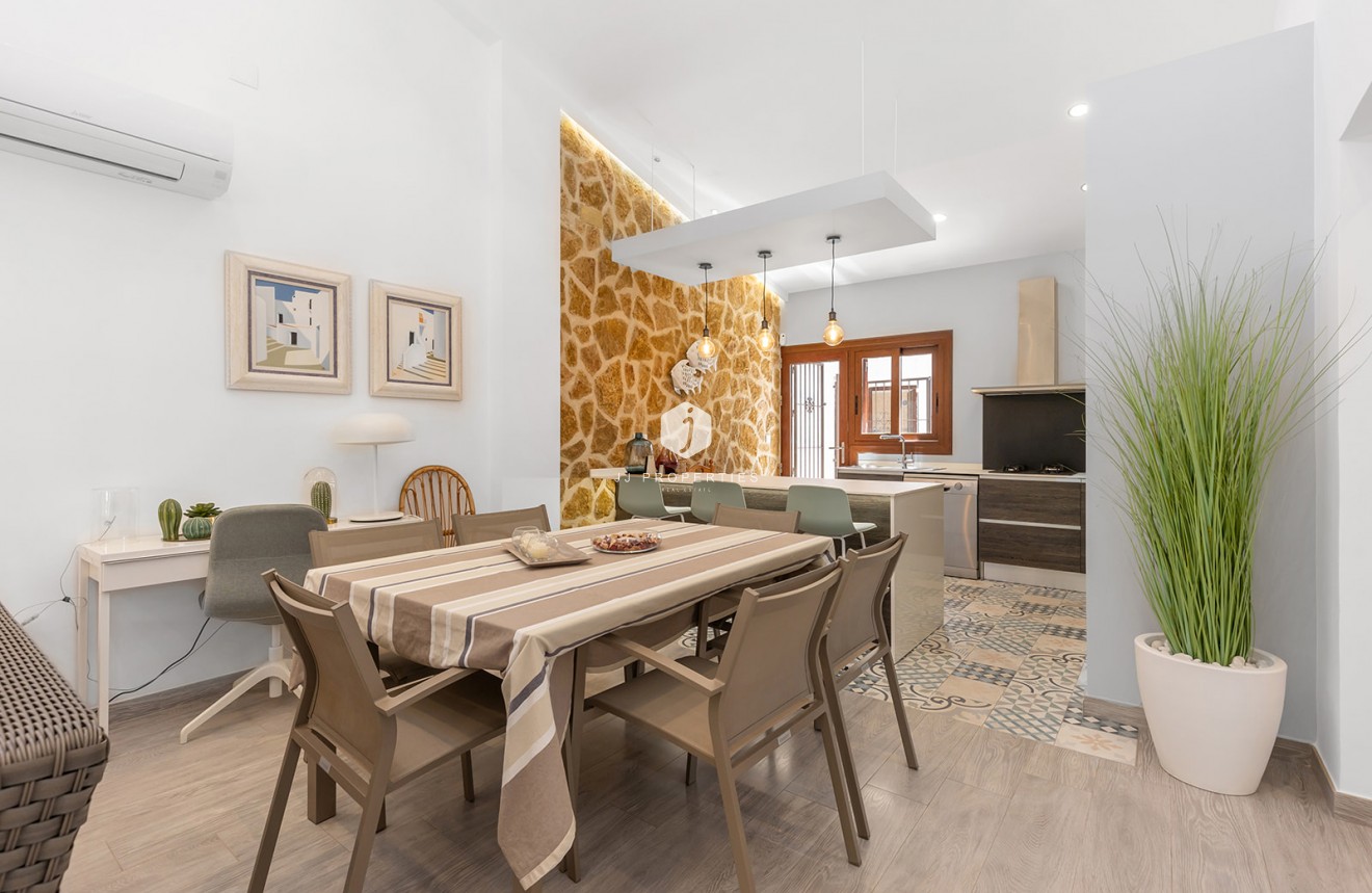 Resale - Villa -
Orihuela Costa - Costa Blanca