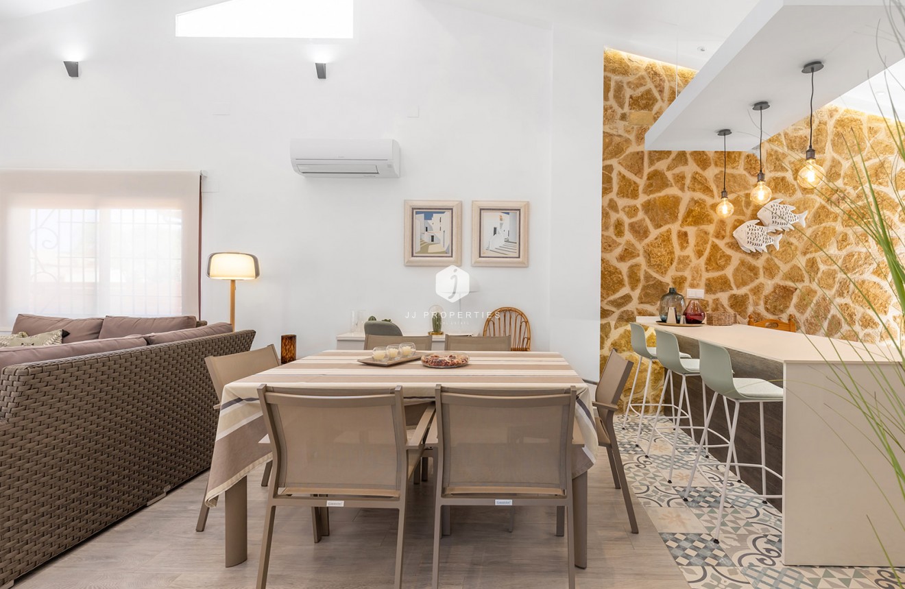 Resale - Villa -
Orihuela Costa - Costa Blanca