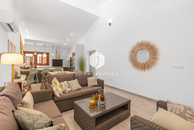 Resale - Villa -
Orihuela Costa - Costa Blanca