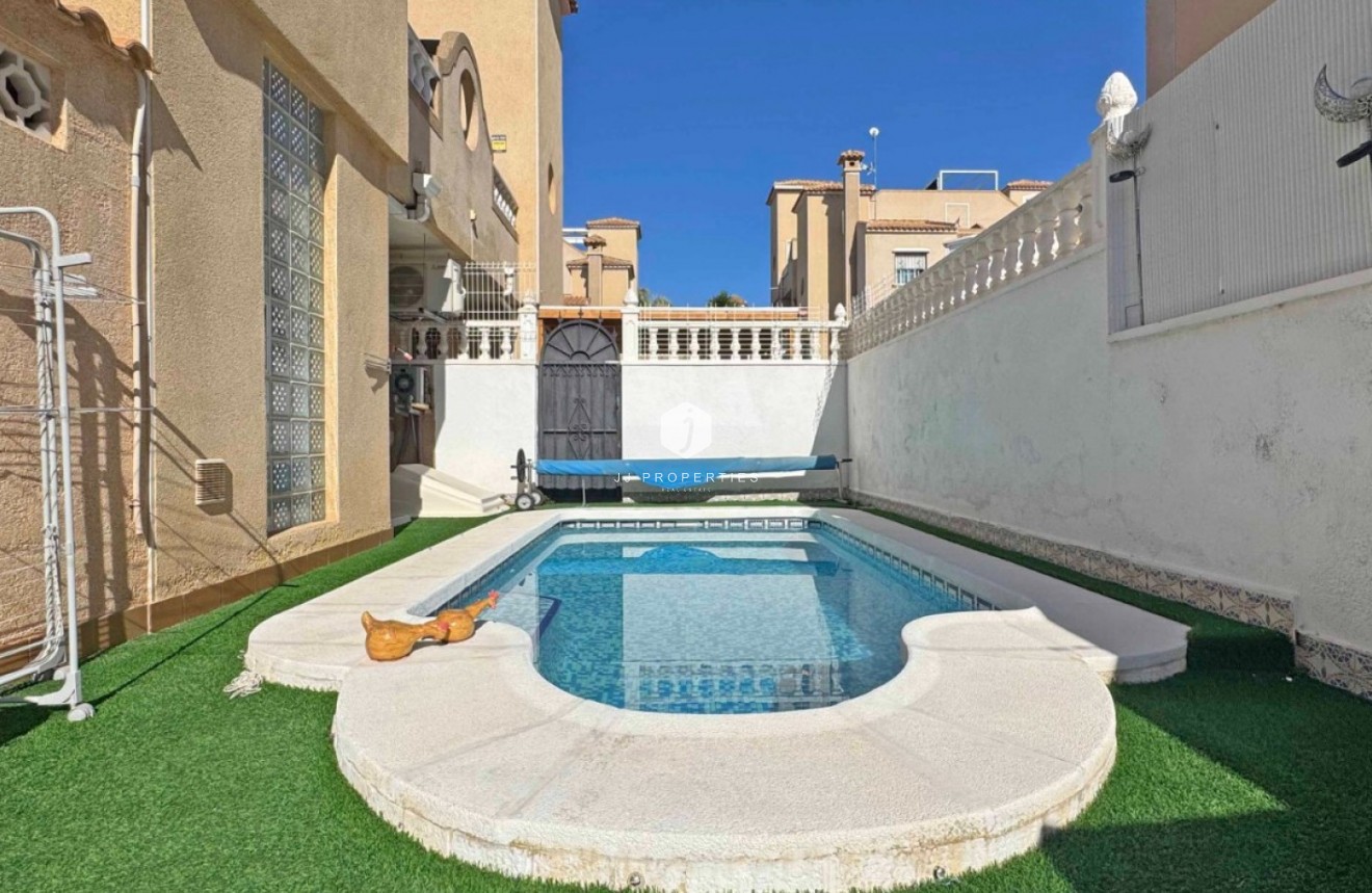 Aus zweiter Hand - Chalet -
Orihuela Costa - Costa Blanca