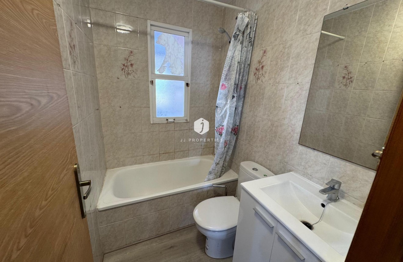 Z drugiej ręki - Mieszkanie w bloku -
Torrevieja - Costa Blanca