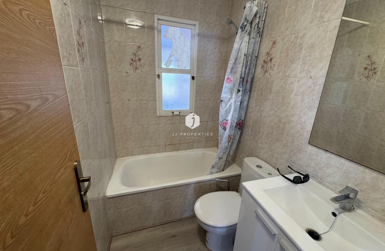Z drugiej ręki - Mieszkanie w bloku -
Torrevieja - Costa Blanca