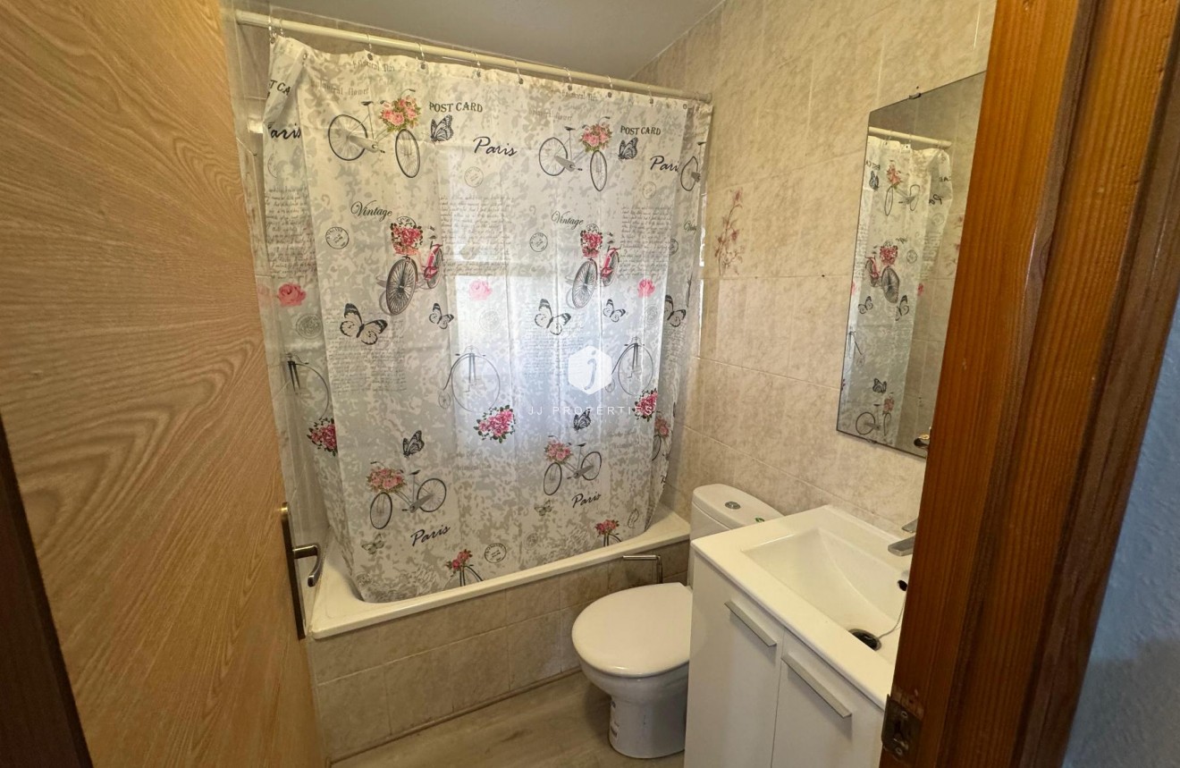 Z drugiej ręki - Mieszkanie w bloku -
Torrevieja - Costa Blanca