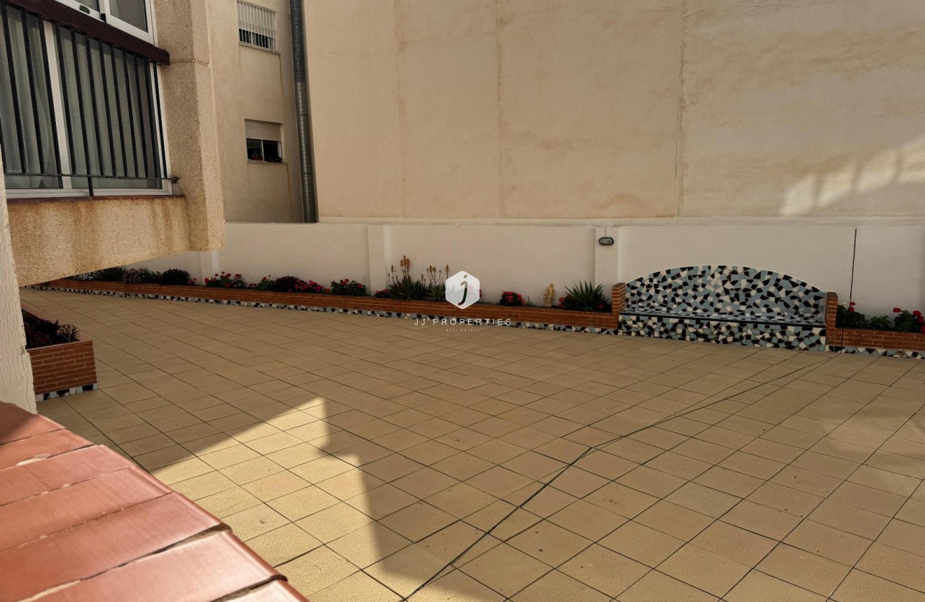 Z drugiej ręki - Mieszkanie w bloku -
Torrevieja - Costa Blanca