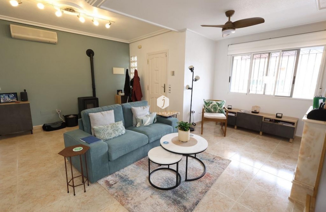 Resale - Villa -
San Miguel de Salinas - Inland