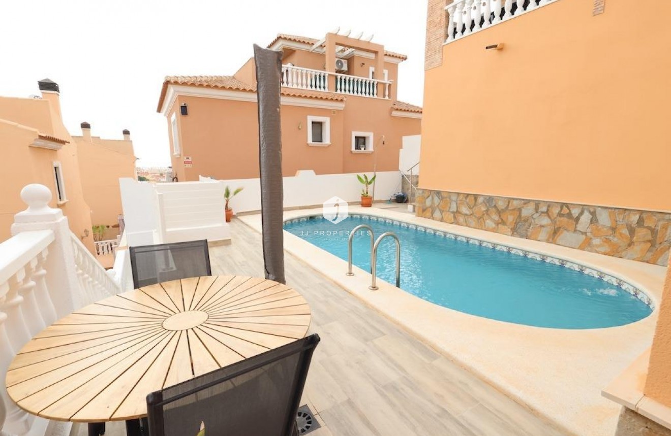 Resale - Villa -
San Miguel de Salinas - Inland