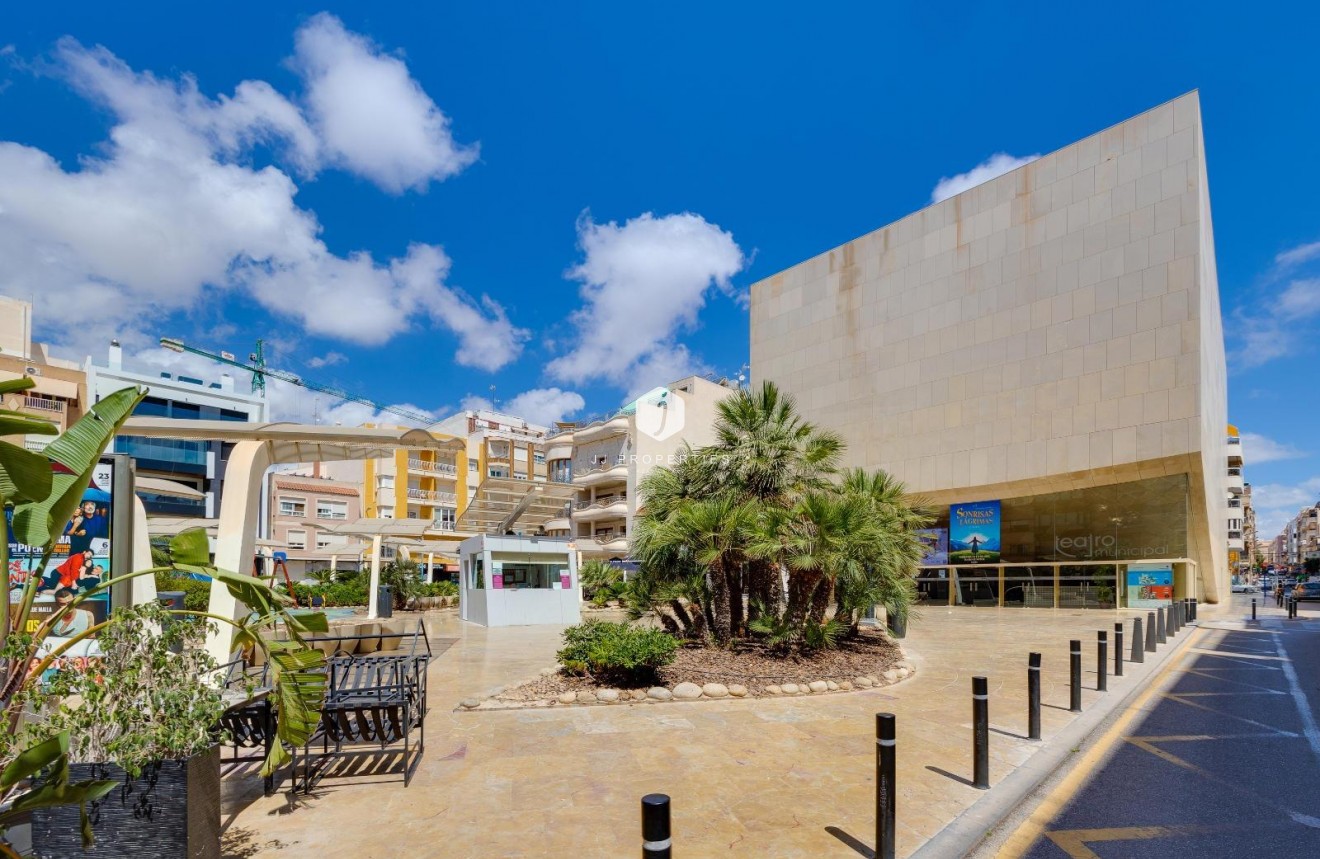 Segunda mano - Ático -
Torrevieja
