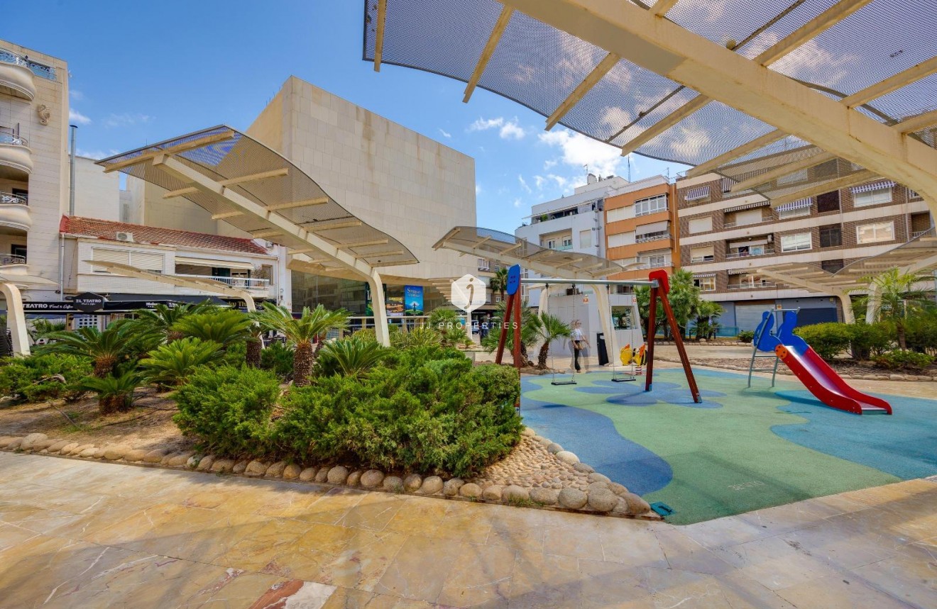 Segunda mano - Ático -
Torrevieja