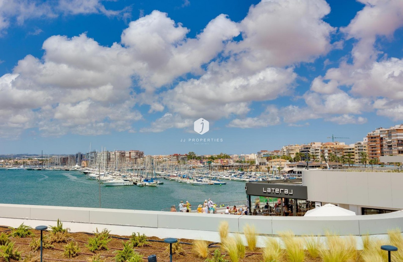 Segunda mano - Ático -
Torrevieja