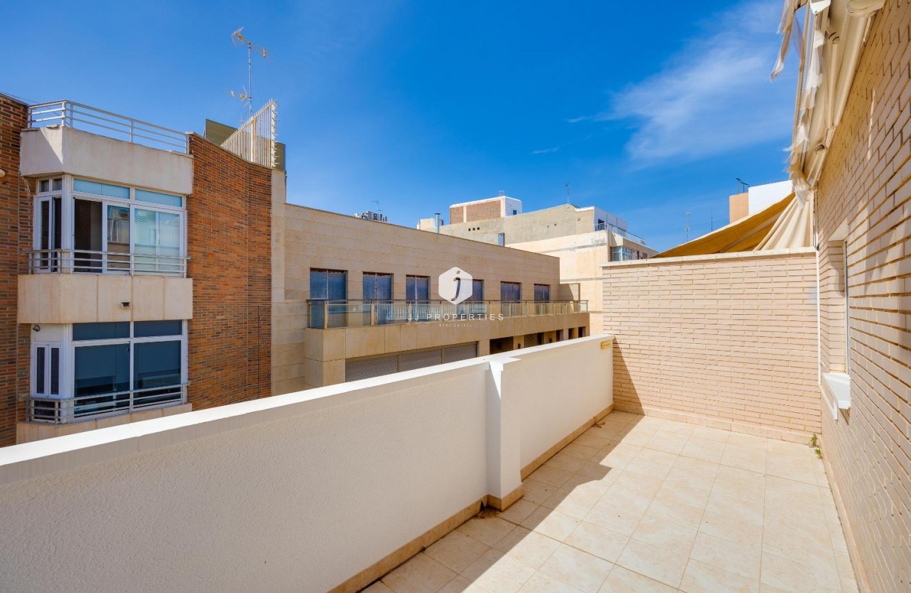 Segunda mano - Ático -
Torrevieja
