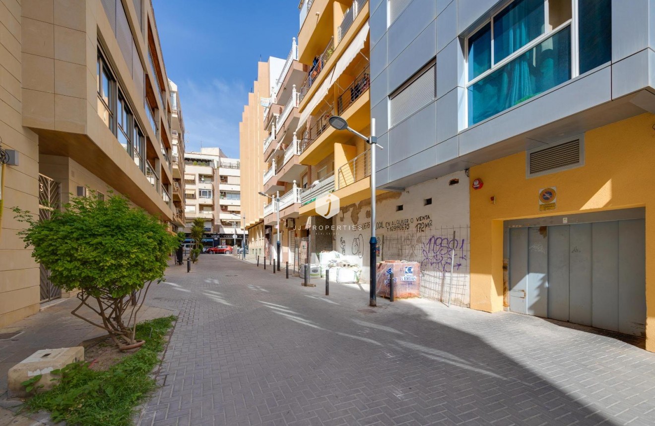Segunda mano - Ático -
Torrevieja