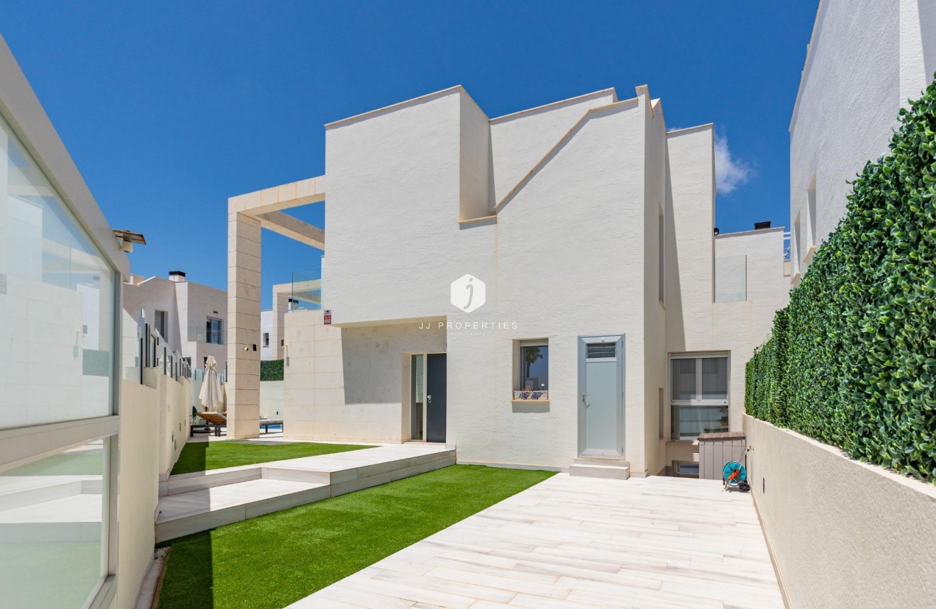 Resale - Villa -
Orihuela Costa - Lomas de Cabo Roig