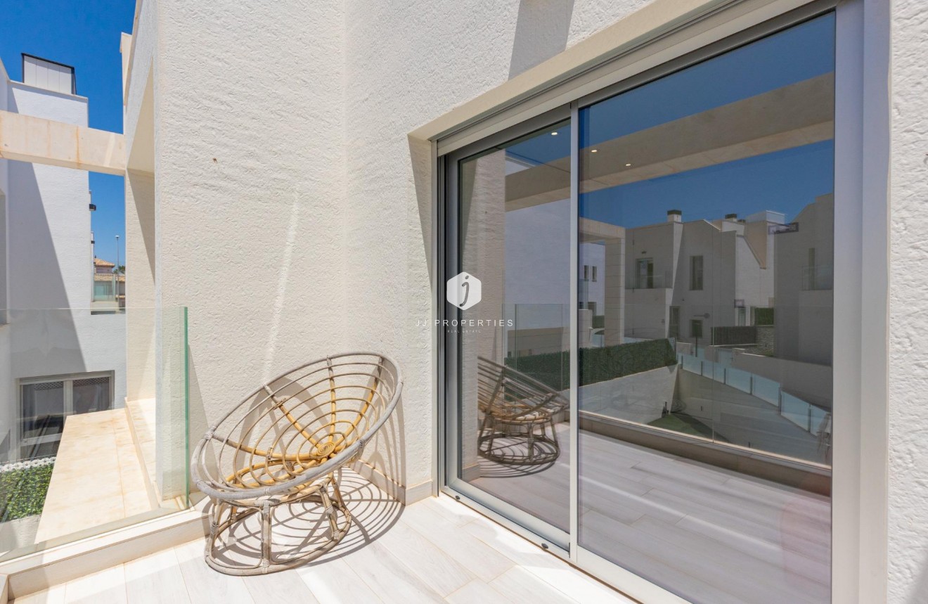 Resale - Villa -
Orihuela Costa - Lomas de Cabo Roig