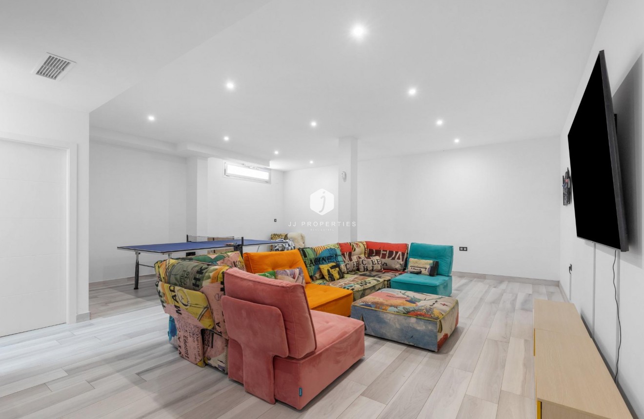 Resale - Villa -
Orihuela Costa - Lomas de Cabo Roig