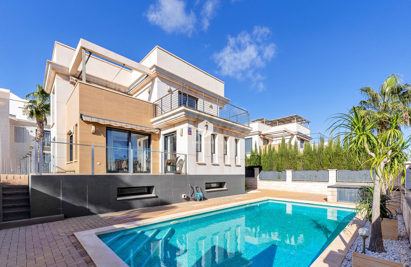 Resale - Villa -
Orihuela Costa - Costa Blanca
