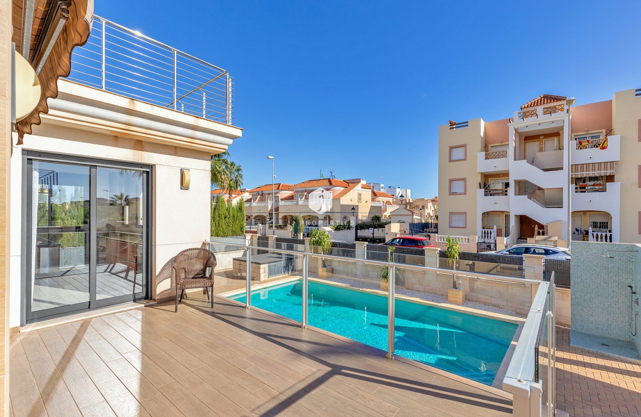 Resale - Villa -
Orihuela Costa - Costa Blanca