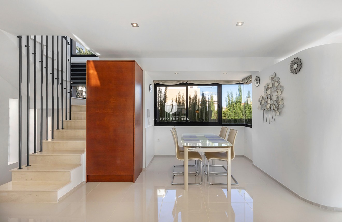 Resale - Villa -
Orihuela Costa - Costa Blanca