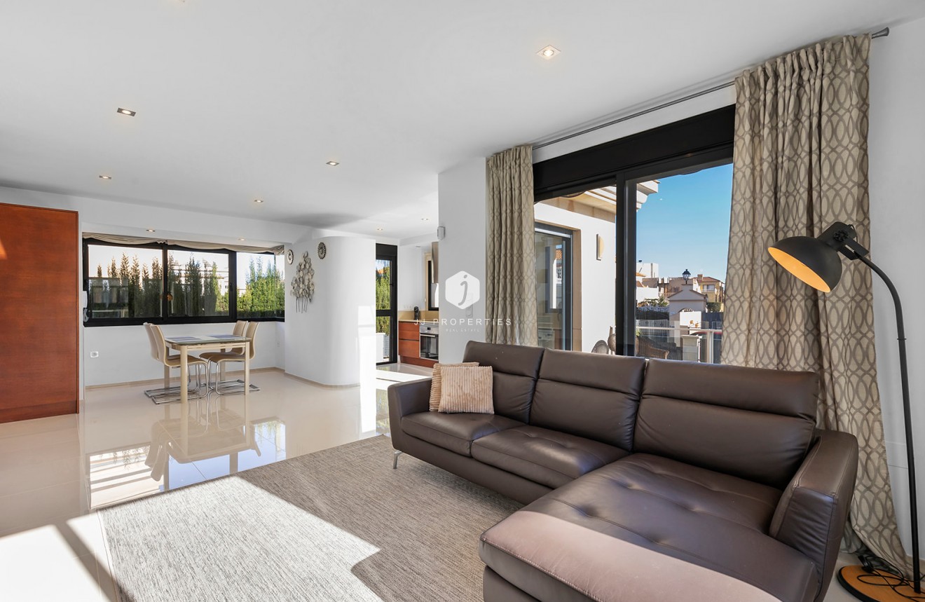 Resale - Villa -
Orihuela Costa - Costa Blanca