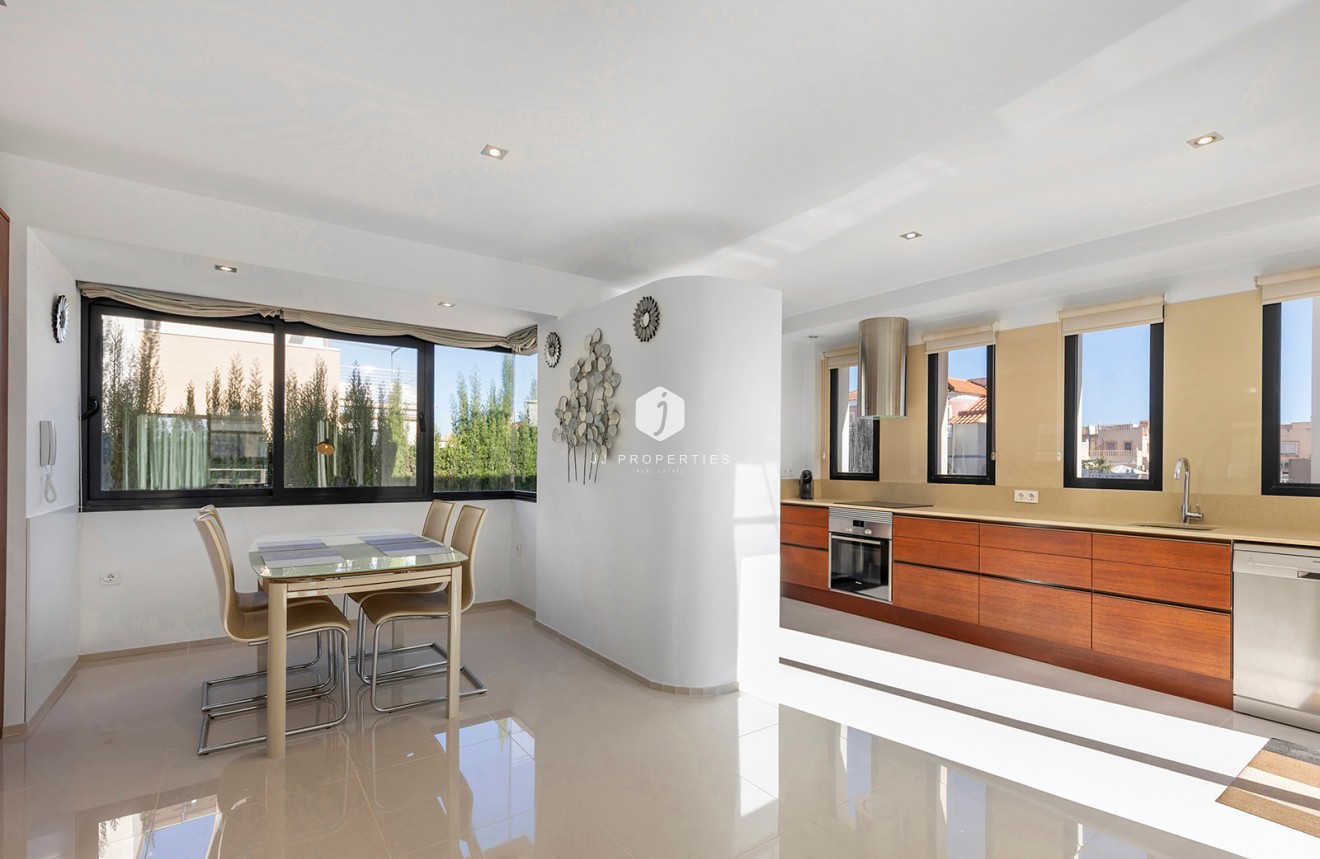 Resale - Villa -
Orihuela Costa - Costa Blanca