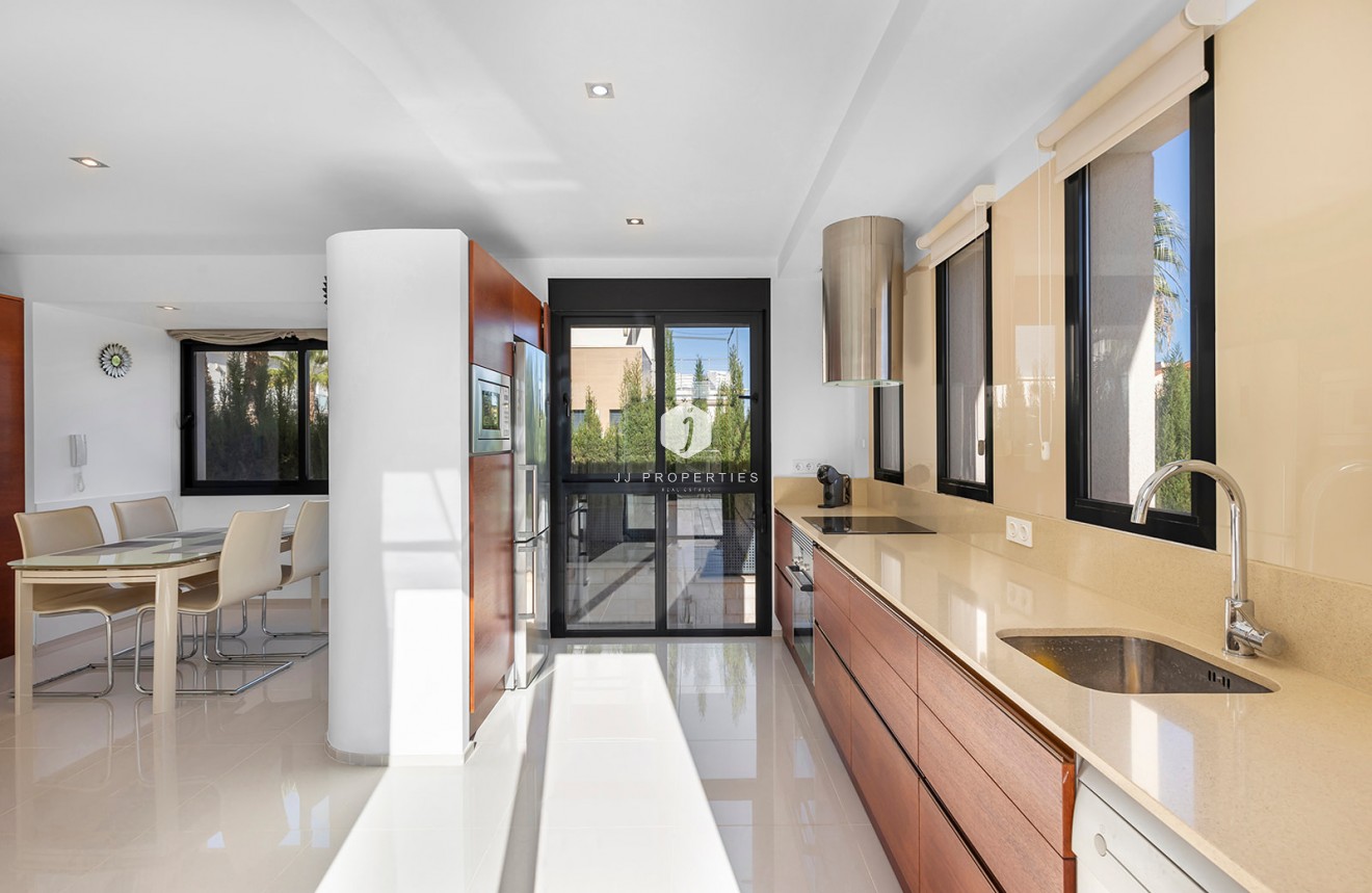 Resale - Villa -
Orihuela Costa - Costa Blanca