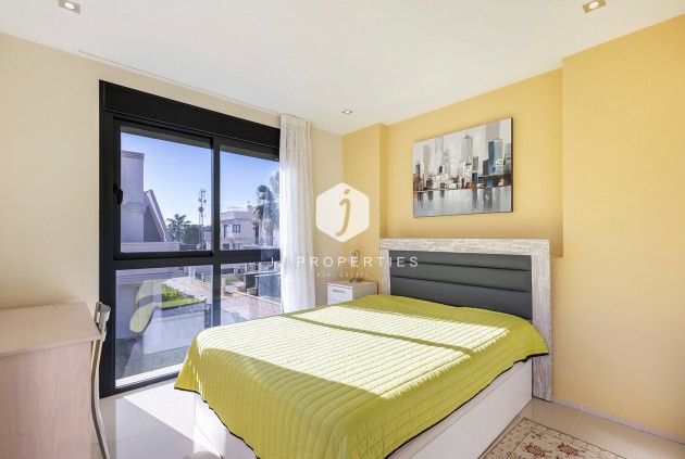 Resale - Villa -
Orihuela Costa - Costa Blanca