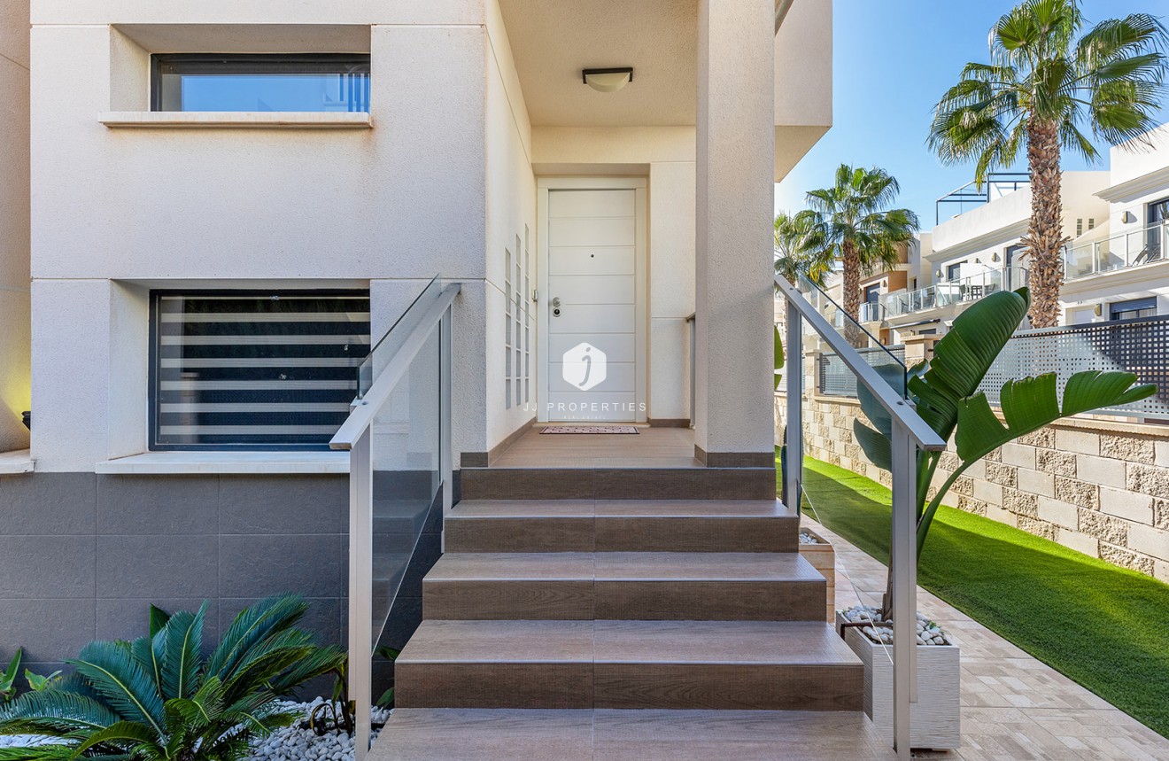 Resale - Villa -
Orihuela Costa - Costa Blanca