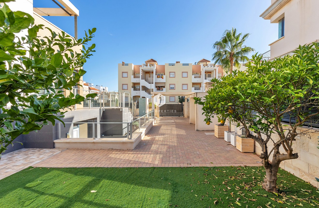 Resale - Villa -
Orihuela Costa - Costa Blanca
