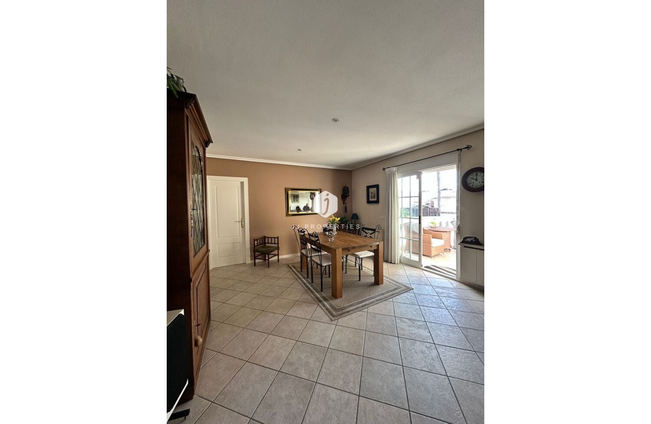 Resale - Villa -
Torrevieja - aguas nuevas