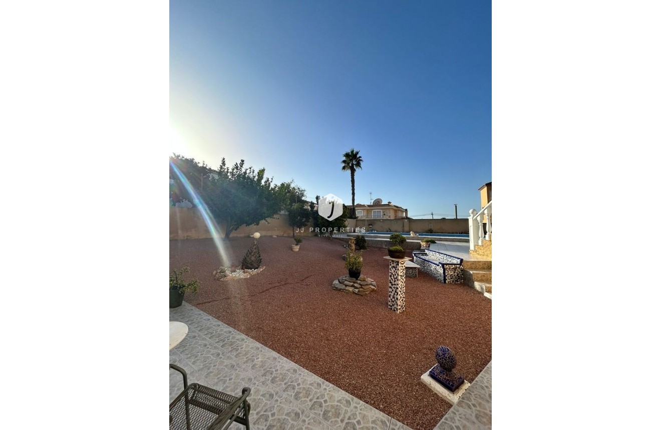 Resale - Villa -
Torrevieja - aguas nuevas