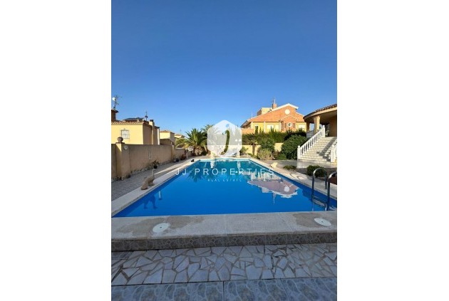 Resale - Villa -
Torrevieja - aguas nuevas