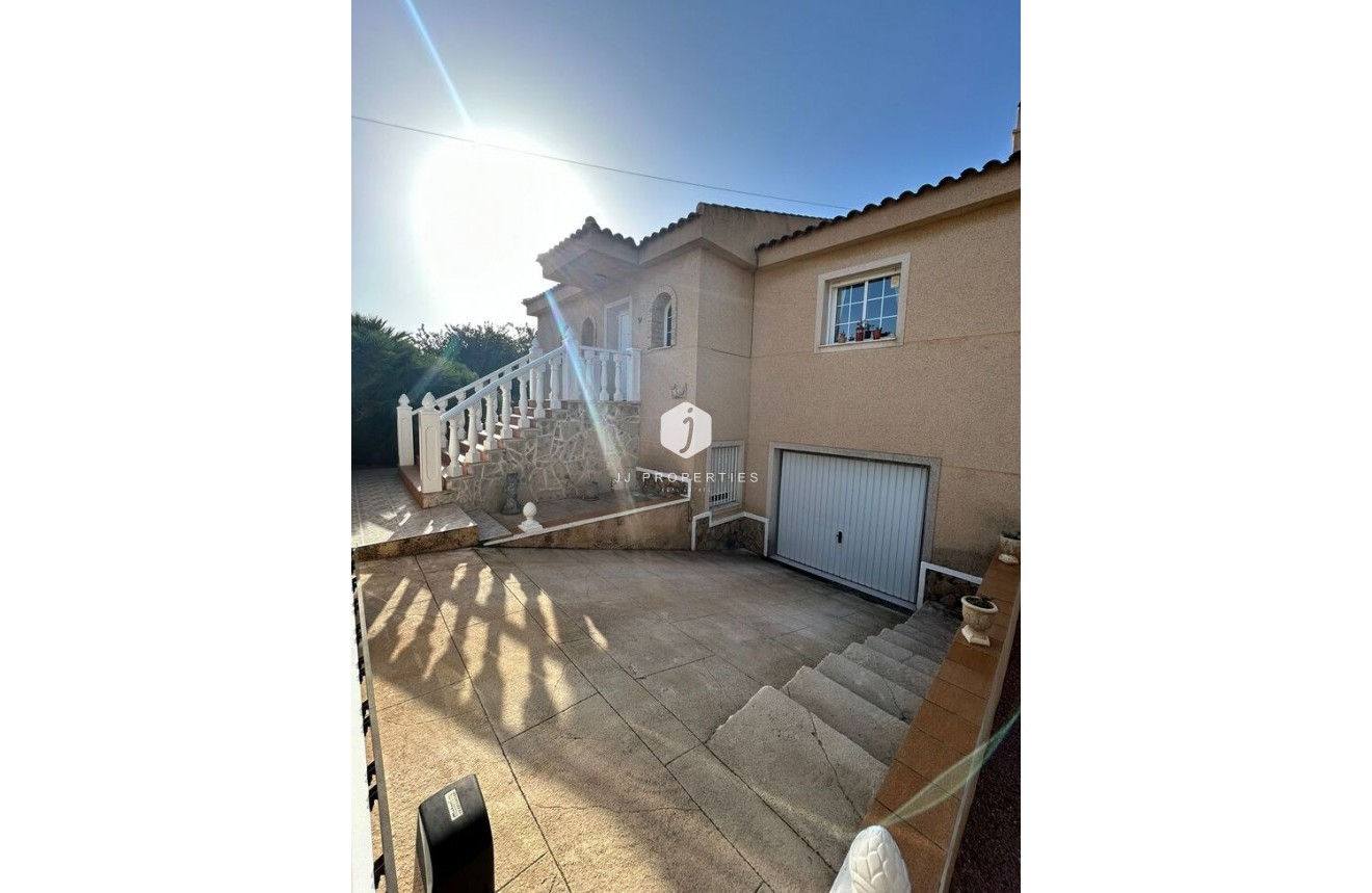 Resale - Villa -
Torrevieja - aguas nuevas