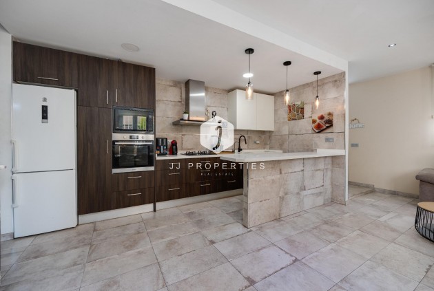 Resale - Chalet -
Torrevieja - Centro