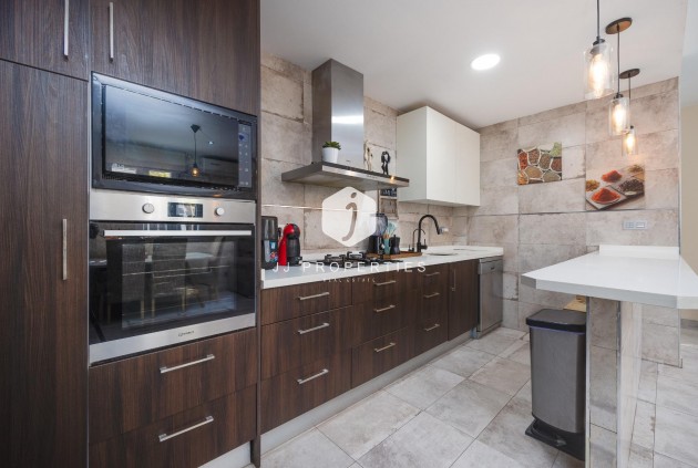 Resale - Chalet -
Torrevieja - Centro