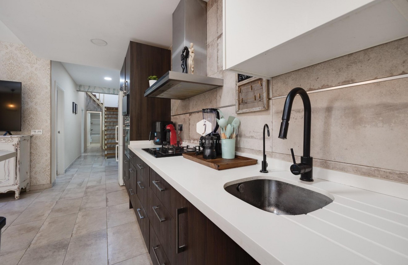 Resale - Chalet -
Torrevieja - Centro