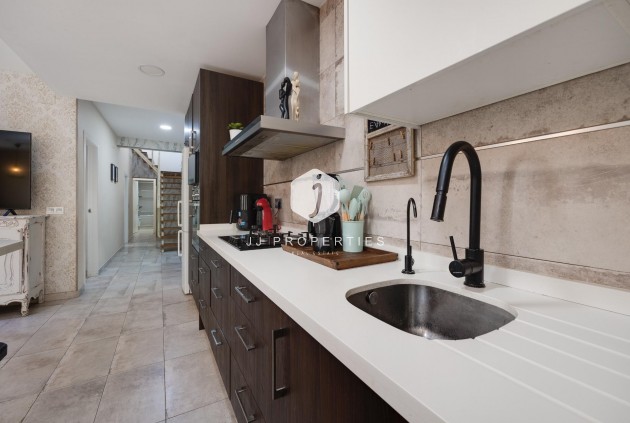 Resale - Chalet -
Torrevieja - Centro
