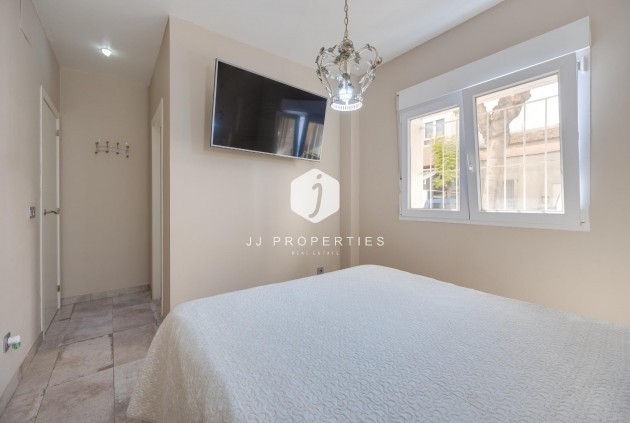 Resale - Chalet -
Torrevieja - Centro